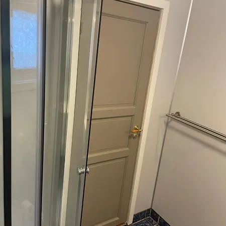 캠프장 Ved Sjoen Med Batutleige Kvalsvik