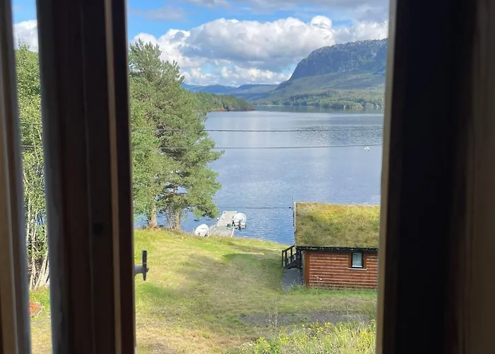 Ved Sjoen Med Batutleige Kvalsvik