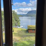 Ved Sjoen Med Batutleige Kvalsvik